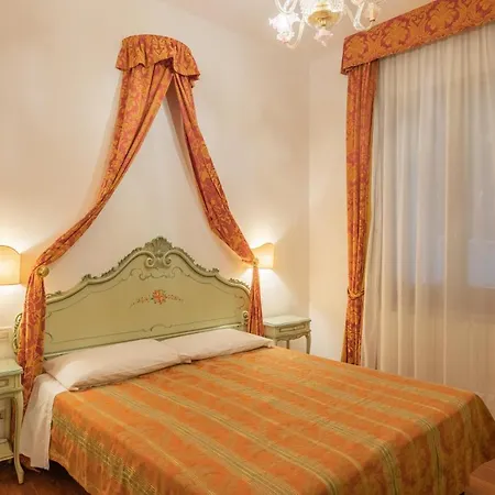 Al Sotoportego * ヴェネツィア