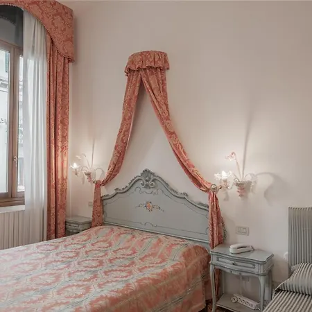 Al Sotoportego ホテル *