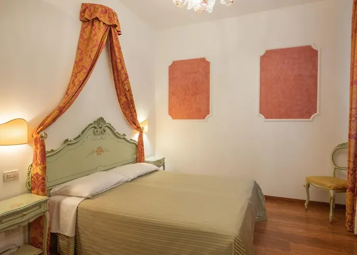 Al Sotoportego Hotel *