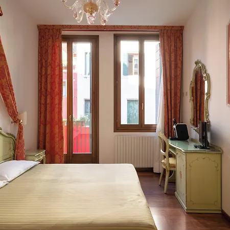 Al Sotoportego Venedig