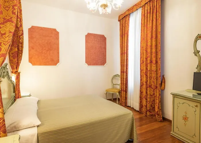 Отель Al Sotoportego