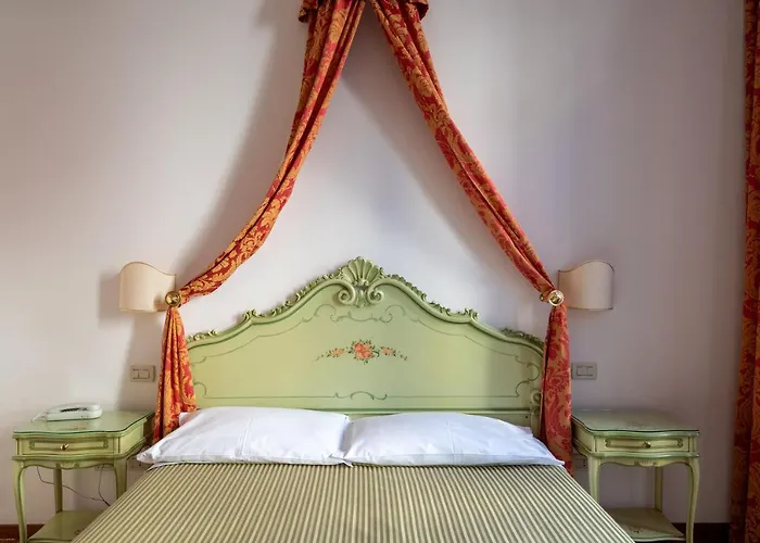 Al Sotoportego מלון *