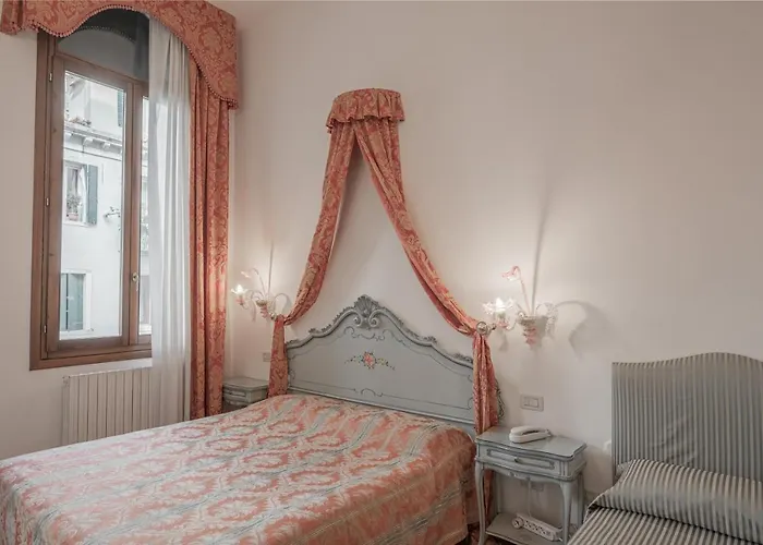 Al Sotoportego מלון *